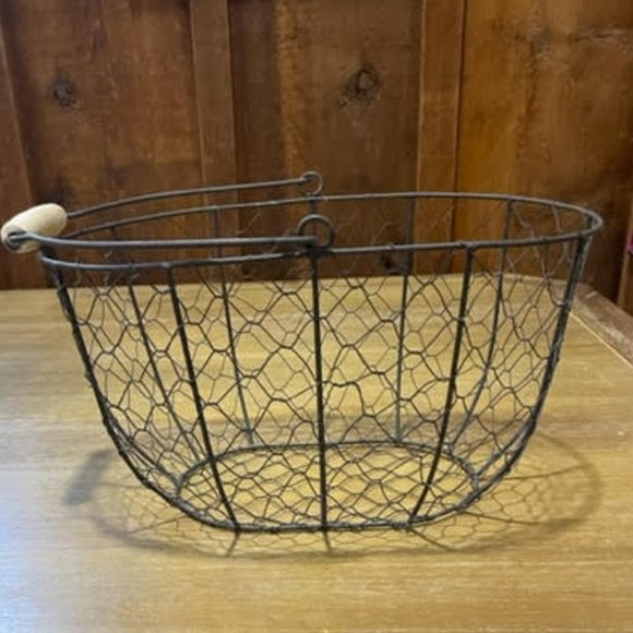 Vintage Style Wire Basket with Wooden Handle - Picture 3 of 3